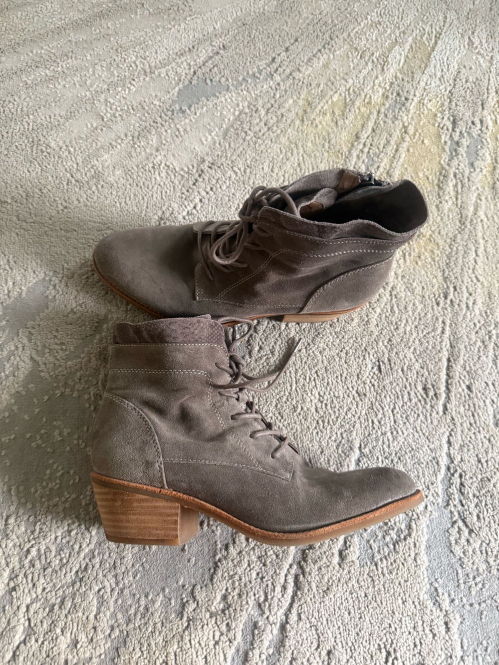 Sofft Annalise grey suede lace up ankle boots stacked block heel 9.5